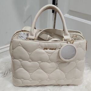 🔹️Betsey Johnson🔹️ Cream Quilted Puffy Viral Heart Satchel Bag